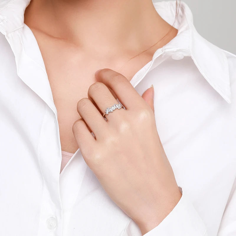 Anillo trapezoidal Ailmay con circonita cúbica transparente brillante de plata de ley 925 para mujer, ideal para bodas, compromisos y joyería fina femenina.