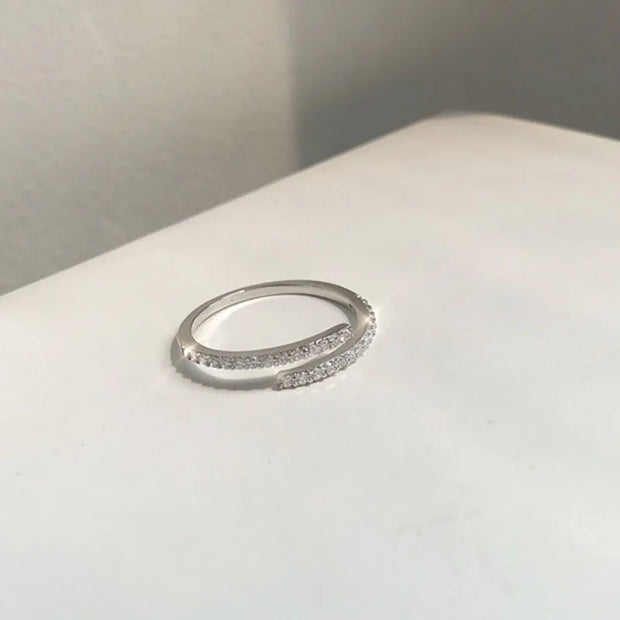 New 2024 Minimalist Thin Rings For Women Wedding Brilliant Cubic Zircon High Quality Versatile Female Finger Ring Jewelry