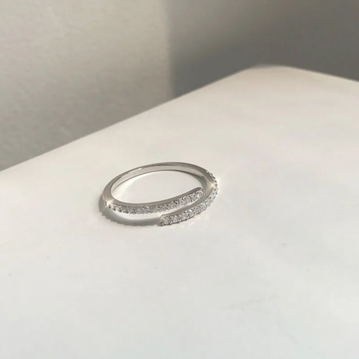New 2024 Minimalist Thin Rings For Women Wedding Brilliant Cubic Zircon High Quality Versatile Female Finger Ring Jewelry