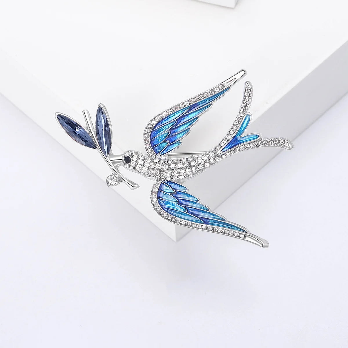 Metal Brooches Peace Dove Pins For Women Fashion Girls Corsage Festival Brooch Gifts Simple Banquet Dress Accessories Jewelry