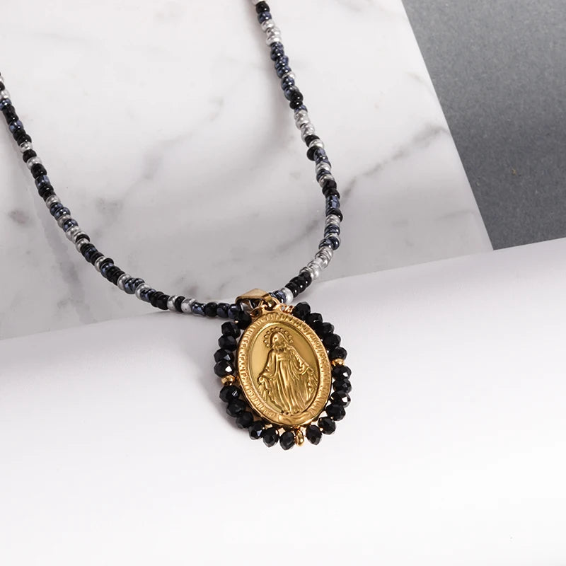 Colgante clásico católico de la Virgen María de Guadalupe con cruz de circonitas, collar de oración para mujer