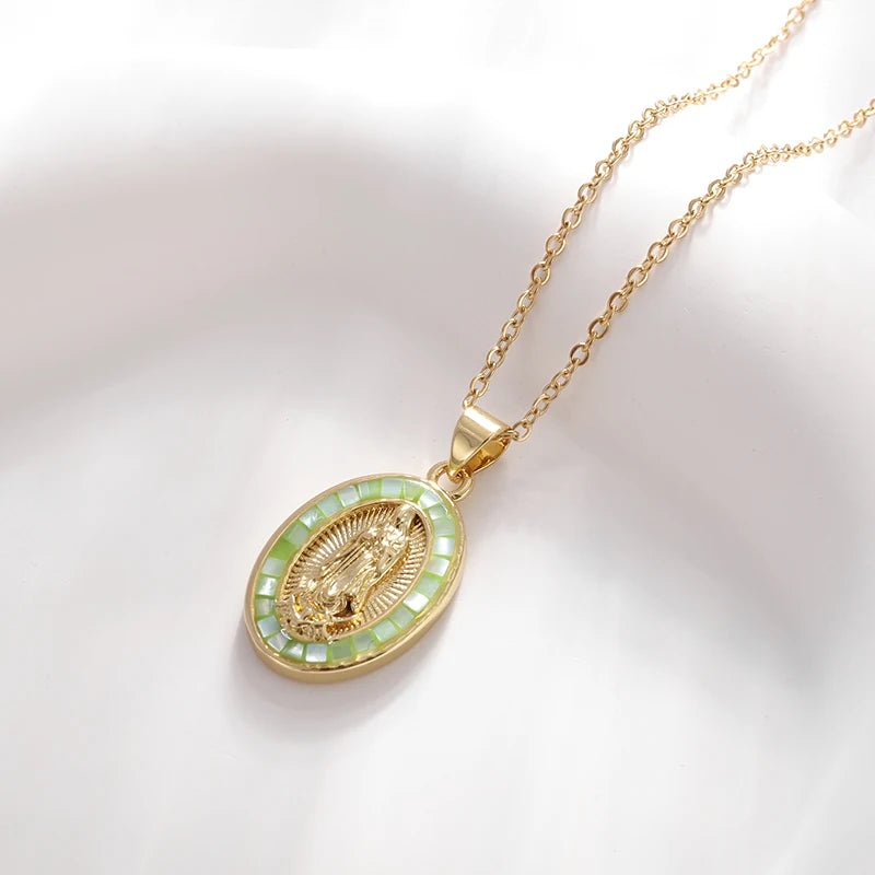 Colgante clásico católico de la Virgen María de Guadalupe con cruz de circonitas, collar de oración para mujer