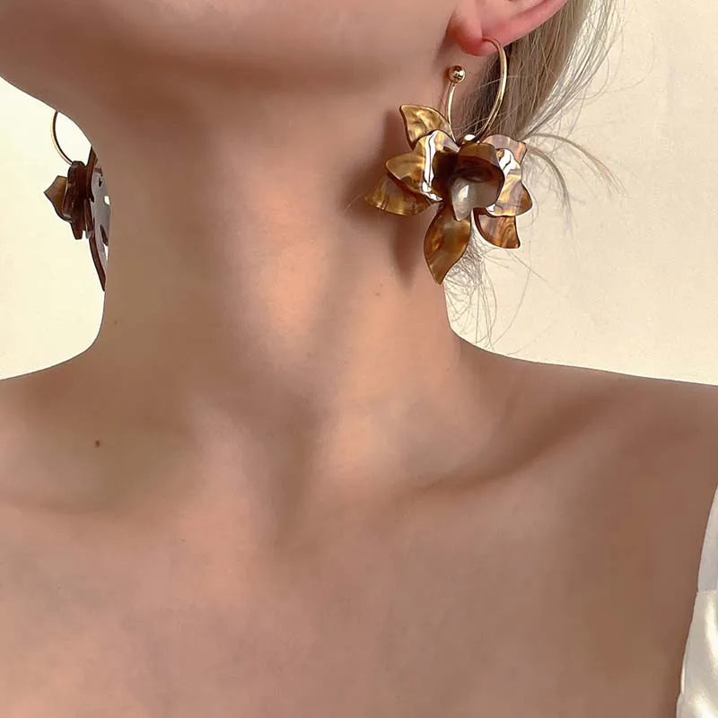 Boucles d'oreilles pendantes en forme de C en métal et acrylique pour femmes, style vintage, style pétale de café, tendance, nouvelle collection 2025