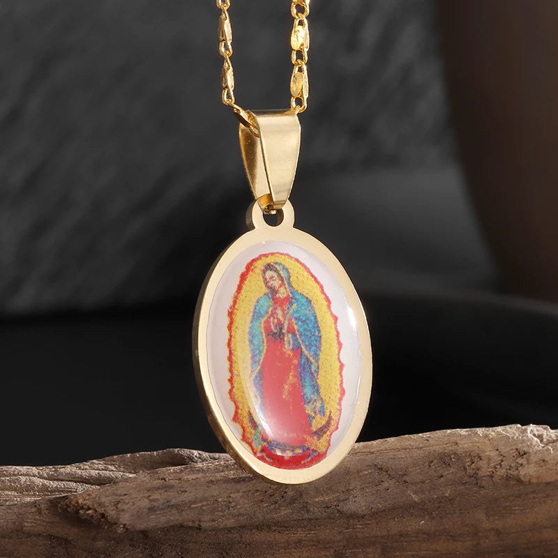 Colgante clásico católico de la Virgen María de Guadalupe con cruz de circonitas, collar de oración para mujer