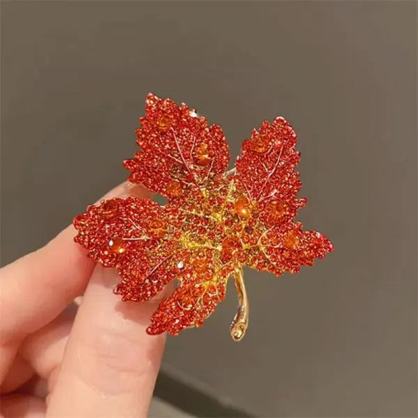 Broche de luxe en forme de feuille d'érable et de zircon pour femme, bijou de charme avec strass brillants, idéal pour un banquet, un mariage ou une fête