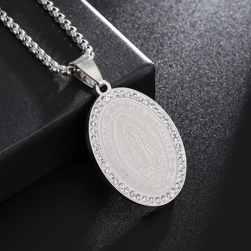 Colgante clásico católico de la Virgen María de Guadalupe con cruz de circonitas, collar de oración para mujer