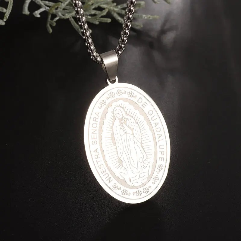 Colgante clásico católico de la Virgen María de Guadalupe con cruz de circonitas, collar de oración para mujer