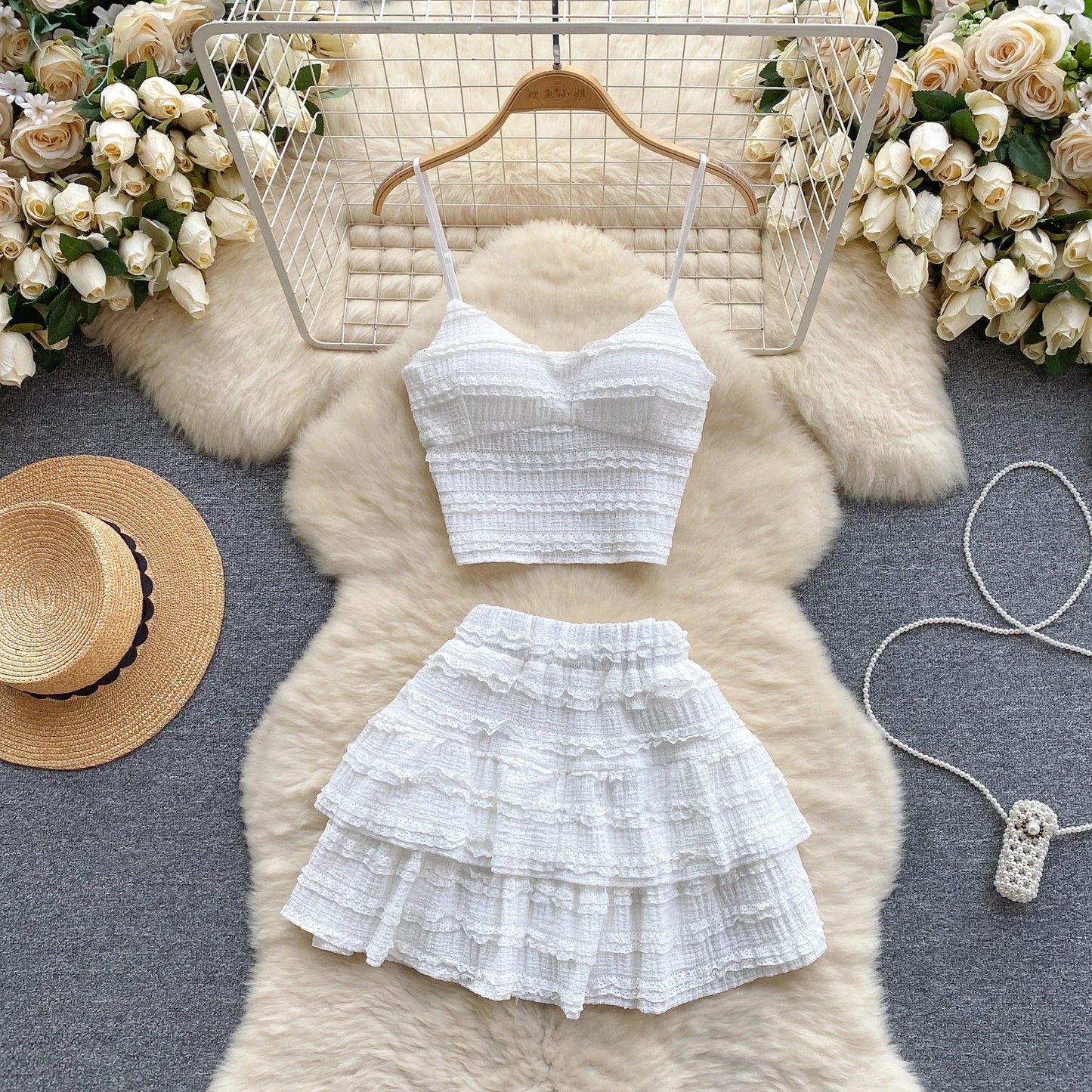 Ensemble deux pièces froncé à col en V et bretelles, haut court et jupe courte plissée, style coréen, tenue de plage chic pour l'été, 2024