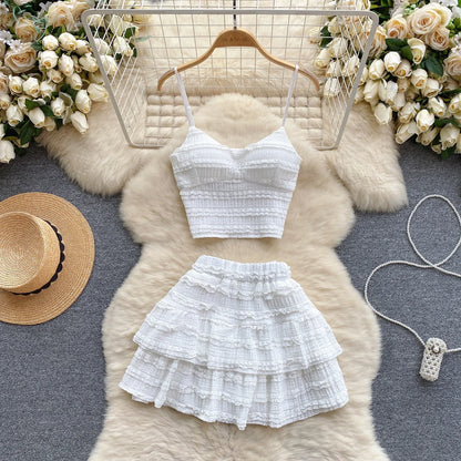 Ensemble deux pièces froncé à col en V et bretelles, haut court et jupe courte plissée, style coréen, tenue de plage chic pour l'été, 2024