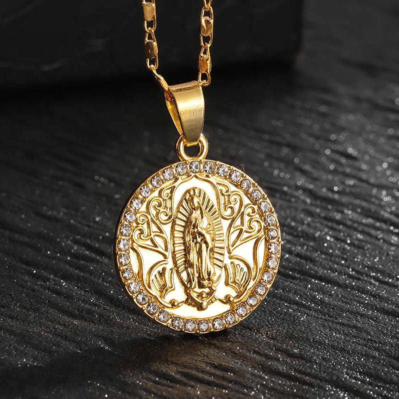 Colgante clásico católico de la Virgen María de Guadalupe con cruz de circonitas, collar de oración para mujer