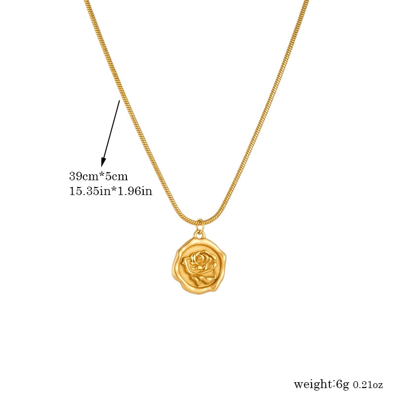 DIEYURO Ensemble de bijoux en acier inoxydable 316L avec pendentif en forme de fleur de rose, collier et boucles d'oreilles pour femme, tendance, cadeau d'anniversaire, plaqué or
