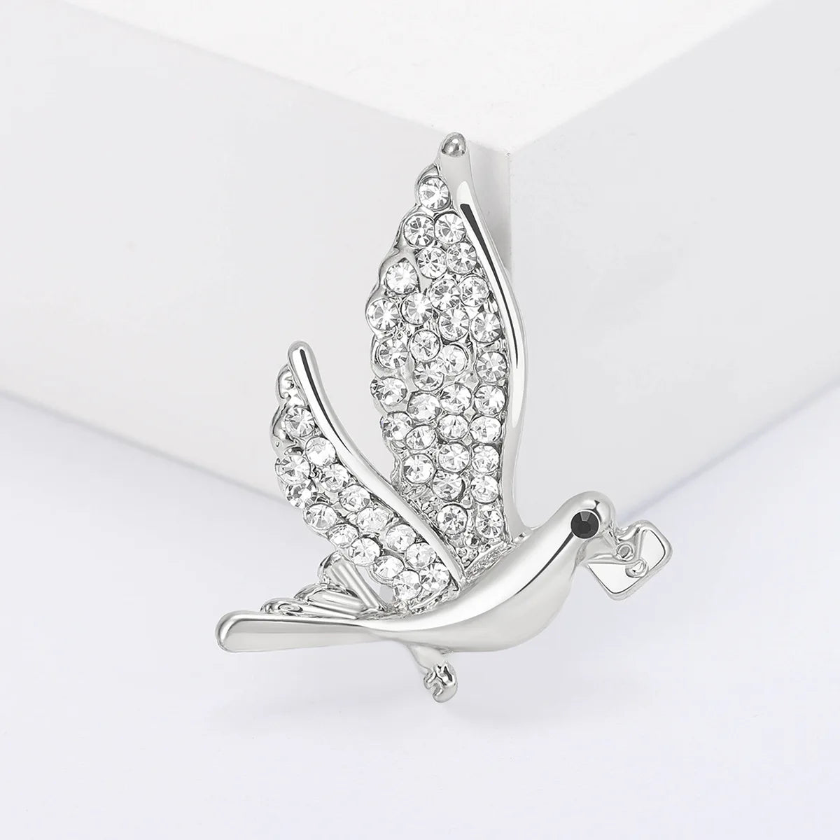 Metal Brooches Peace Dove Pins For Women Fashion Girls Corsage Festival Brooch Gifts Simple Banquet Dress Accessories Jewelry