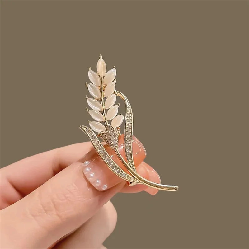 Broche de luxe en forme de feuille d'érable et de zircon pour femme, bijou de charme avec strass brillants, idéal pour un banquet, un mariage ou une fête