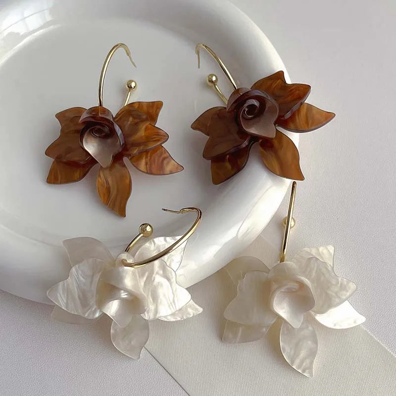 Boucles d'oreilles pendantes en forme de C en métal et acrylique pour femmes, style vintage, style pétale de café, tendance, nouvelle collection 2025