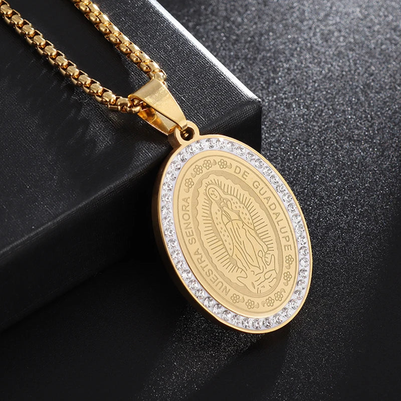 Colgante clásico católico de la Virgen María de Guadalupe con cruz de circonitas, collar de oración para mujer
