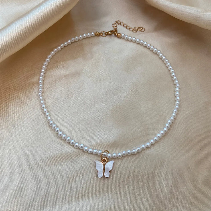 Fashion Beaded Pearl Butterfly Necklace for Women Teens Vintage Pink White Acrylic Butterfly Clavicle Necklace Party Jewelry