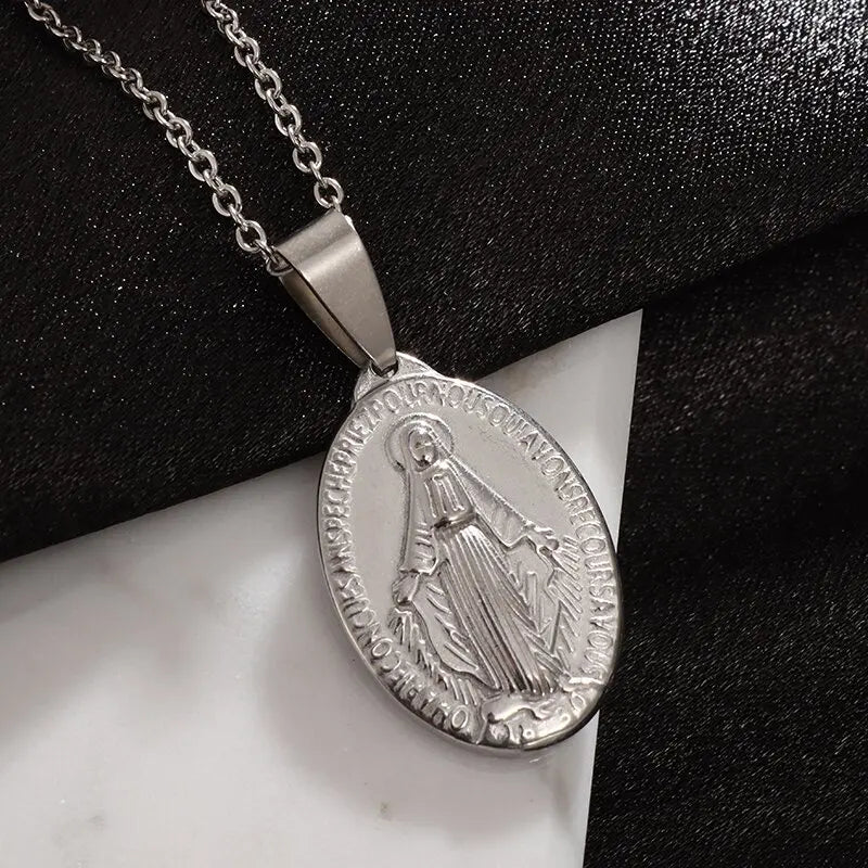 Colgante clásico católico de la Virgen María de Guadalupe con cruz de circonitas, collar de oración para mujer