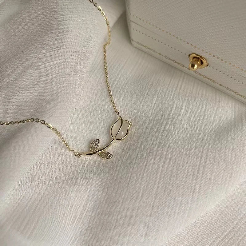 Fashion Tulip Drop Pendant Necklace for Women Luxury Shiny Zircon Accessory Clavicle Chain Necklace Sweet Girl Jewelry Gift 2024