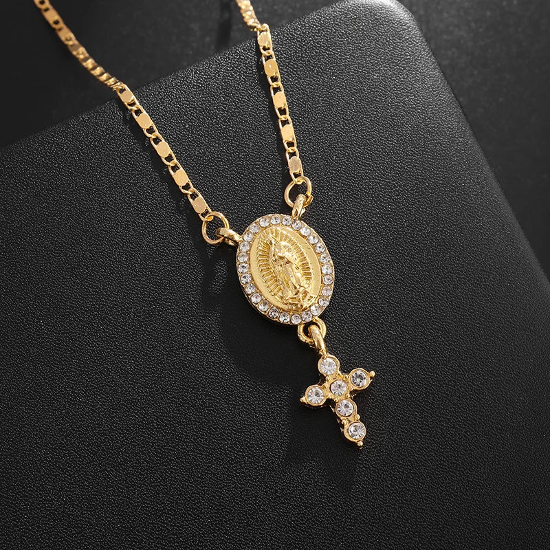 Colgante clásico católico de la Virgen María de Guadalupe con cruz de circonitas, collar de oración para mujer