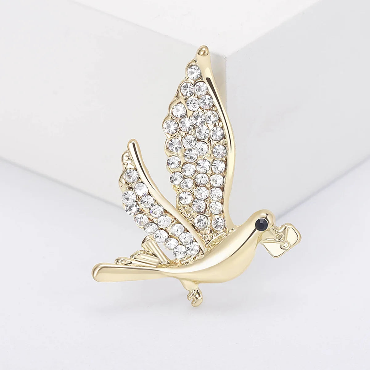 Metal Brooches Peace Dove Pins For Women Fashion Girls Corsage Festival Brooch Gifts Simple Banquet Dress Accessories Jewelry