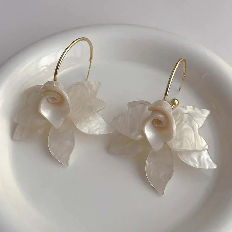 Boucles d'oreilles pendantes en forme de C en métal et acrylique pour femmes, style vintage, style pétale de café, tendance, nouvelle collection 2025
