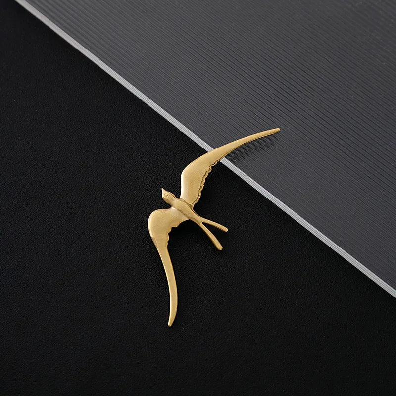 Metal Brooches Peace Dove Pins For Women Fashion Girls Corsage Festival Brooch Gifts Simple Banquet Dress Accessories Jewelry
