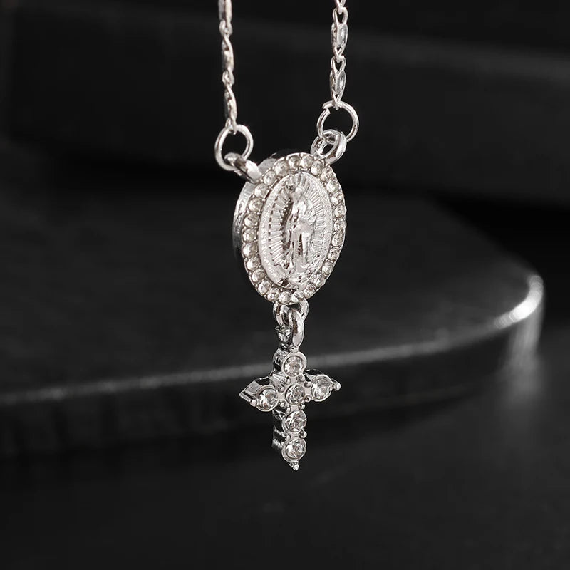 Colgante clásico católico de la Virgen María de Guadalupe con cruz de circonitas, collar de oración para mujer