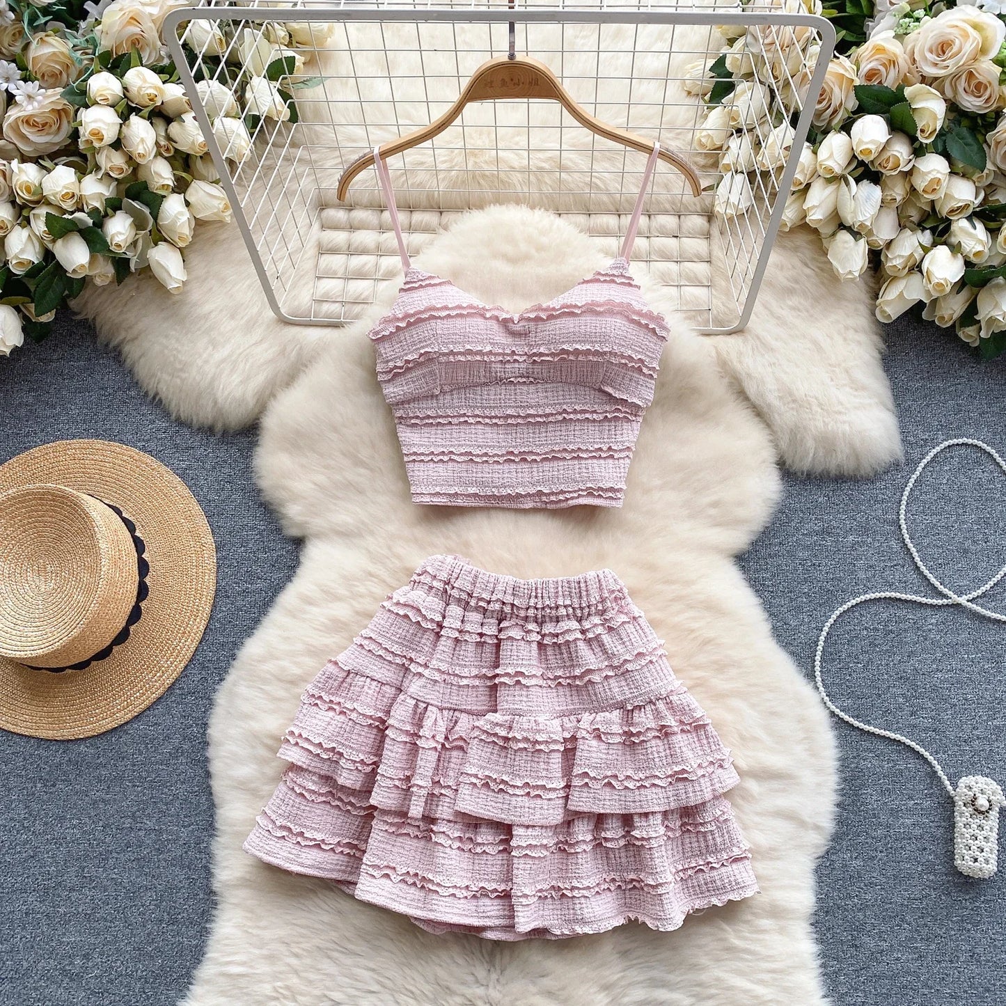 Ensemble deux pièces froncé à col en V et bretelles, haut court et jupe courte plissée, style coréen, tenue de plage chic pour l'été, 2024