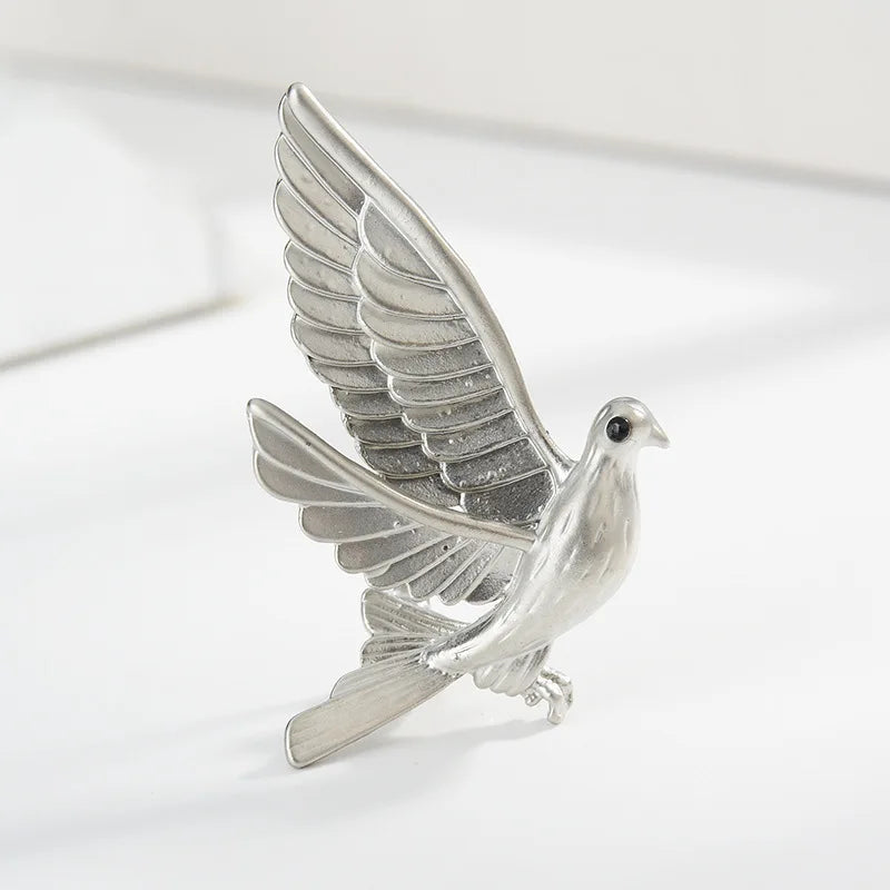 Metal Brooches Peace Dove Pins For Women Fashion Girls Corsage Festival Brooch Gifts Simple Banquet Dress Accessories Jewelry