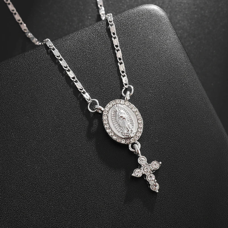 Colgante clásico católico de la Virgen María de Guadalupe con cruz de circonitas, collar de oración para mujer