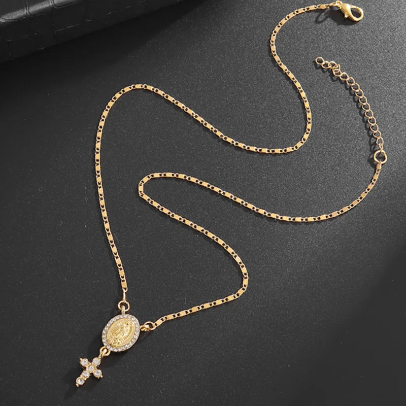 Colgante clásico católico de la Virgen María de Guadalupe con cruz de circonitas, collar de oración para mujer