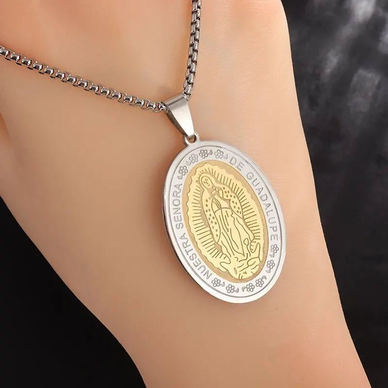 Colgante clásico católico de la Virgen María de Guadalupe con cruz de circonitas, collar de oración para mujer