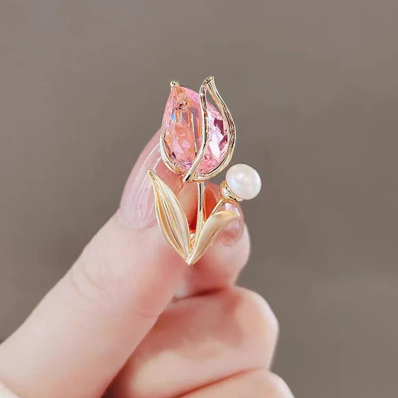 Broche de luxe en forme de feuille d'érable et de zircon pour femme, bijou de charme avec strass brillants, idéal pour un banquet, un mariage ou une fête