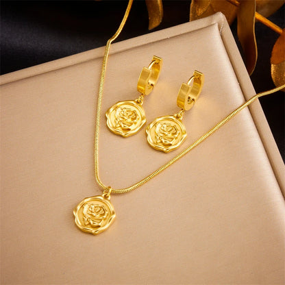 DIEYURO Ensemble de bijoux en acier inoxydable 316L avec pendentif en forme de fleur de rose, collier et boucles d'oreilles pour femme, tendance, cadeau d'anniversaire, plaqué or