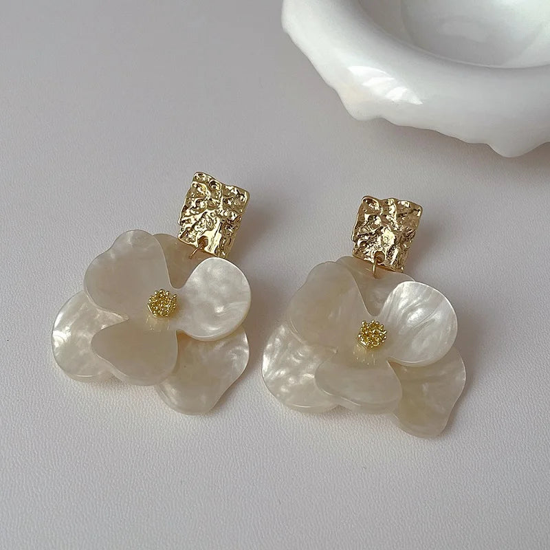 Boucles d'oreilles pendantes en forme de C en métal et acrylique pour femmes, style vintage, style pétale de café, tendance, nouvelle collection 2025
